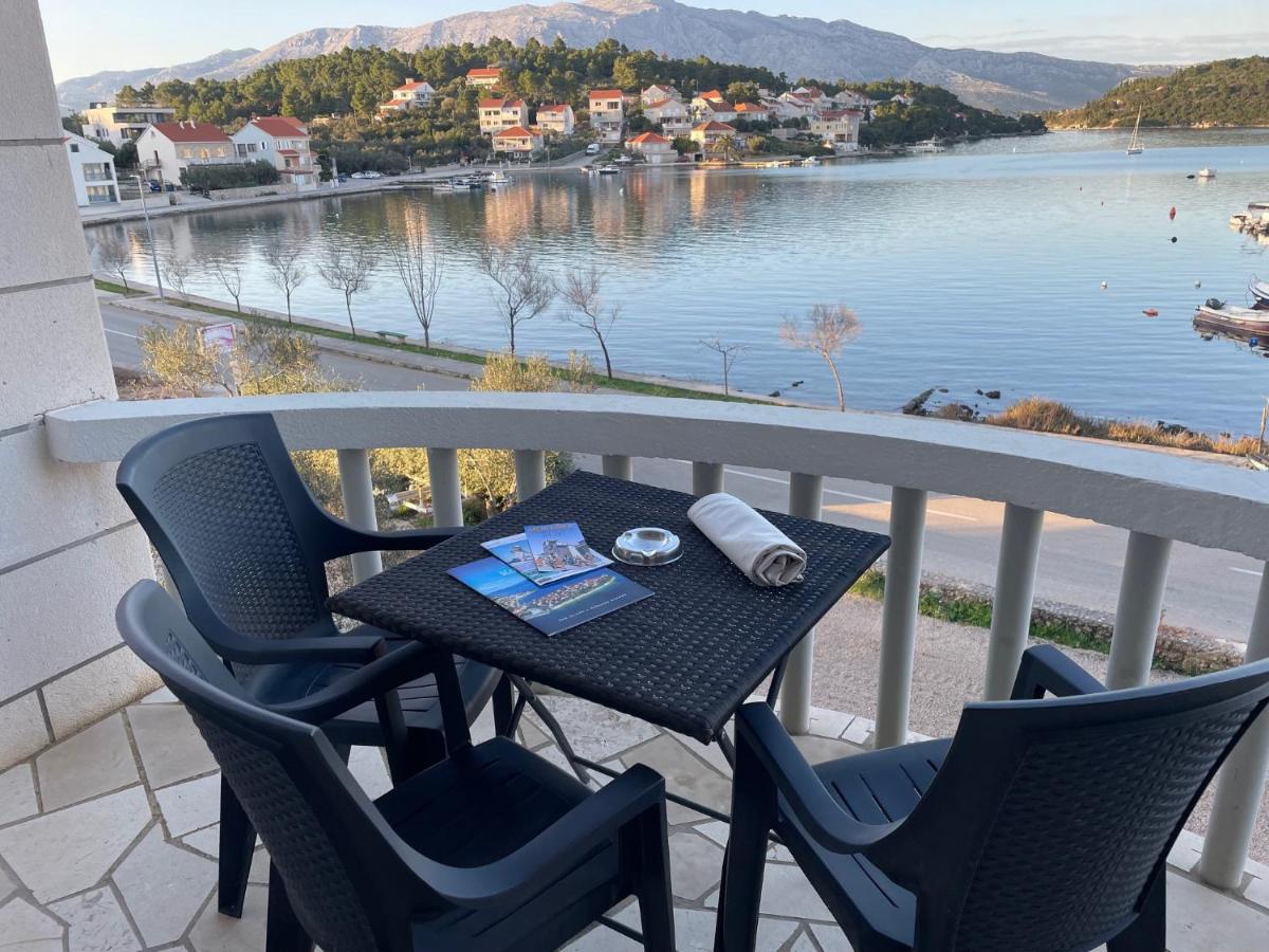 Apartments Ana By The Sea Lumbarda Exterior photo